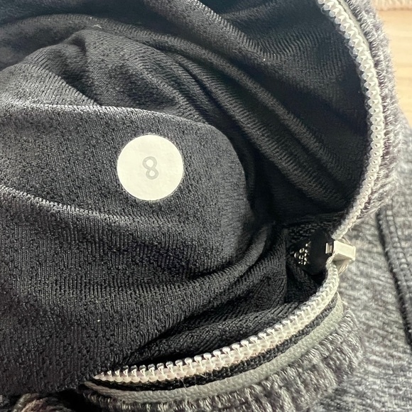 Lululemon Run Back On Track Pullover Heather Black Ponytail Hole Zipper Size 8 - Picture 8 of 10